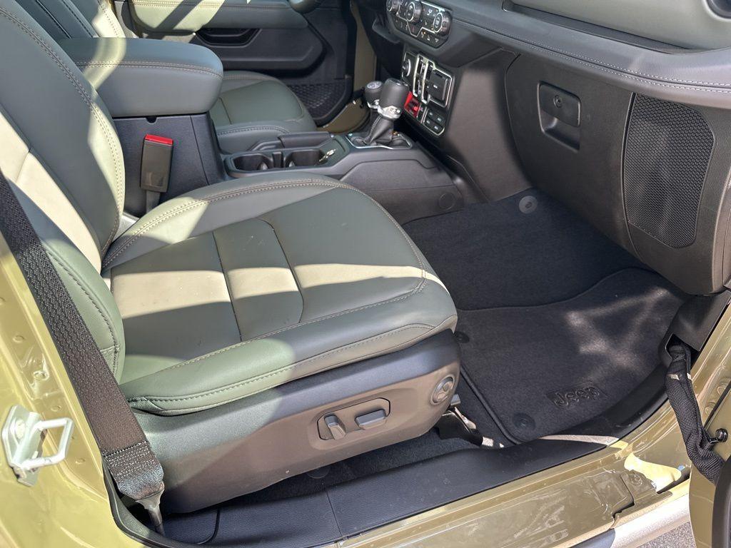 new 2025 Jeep Gladiator car, priced at $55,866