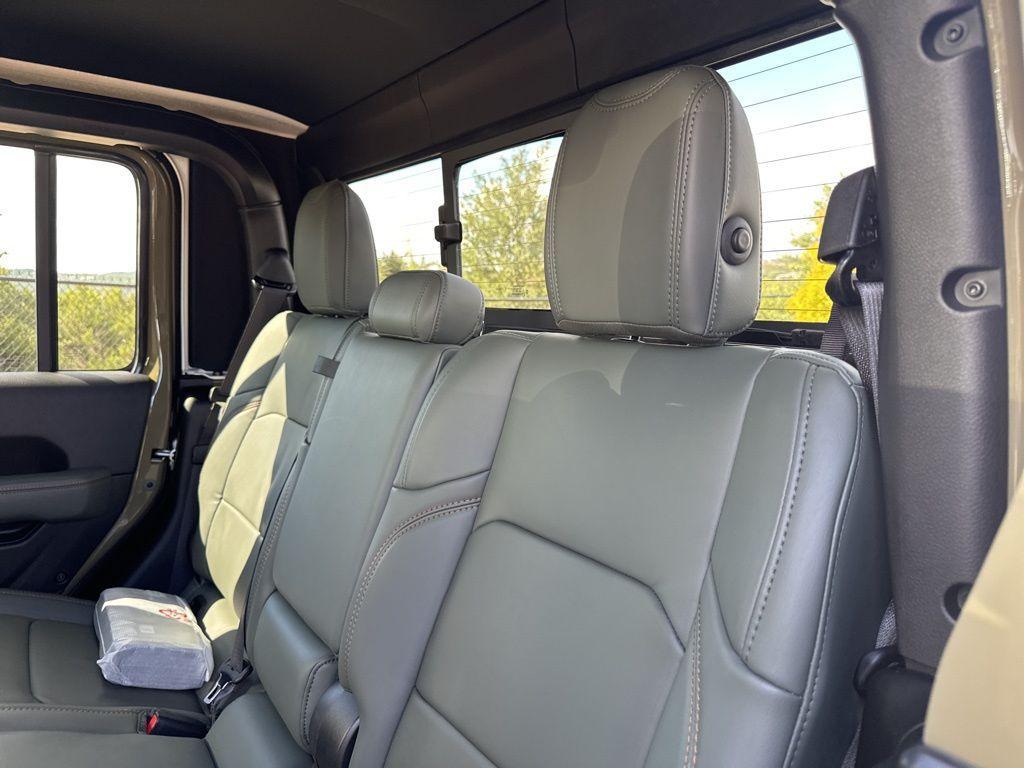 new 2025 Jeep Gladiator car, priced at $55,866
