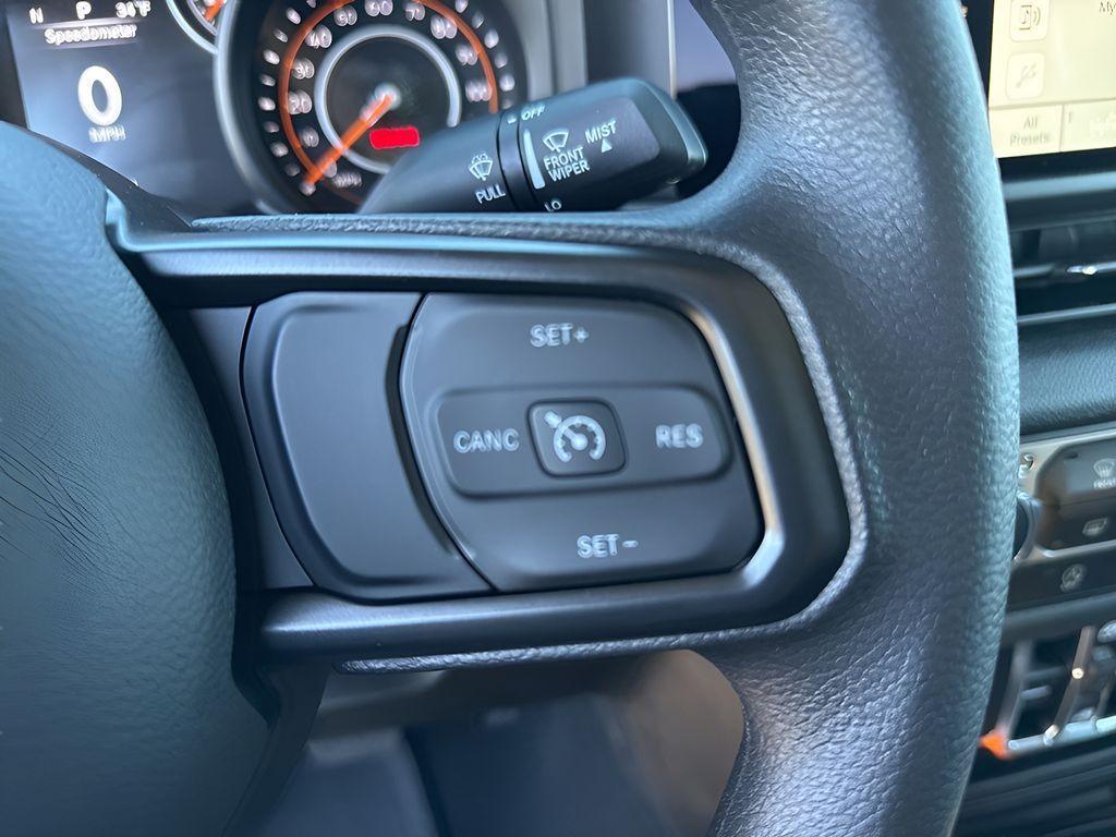 new 2025 Jeep Gladiator car, priced at $40,940