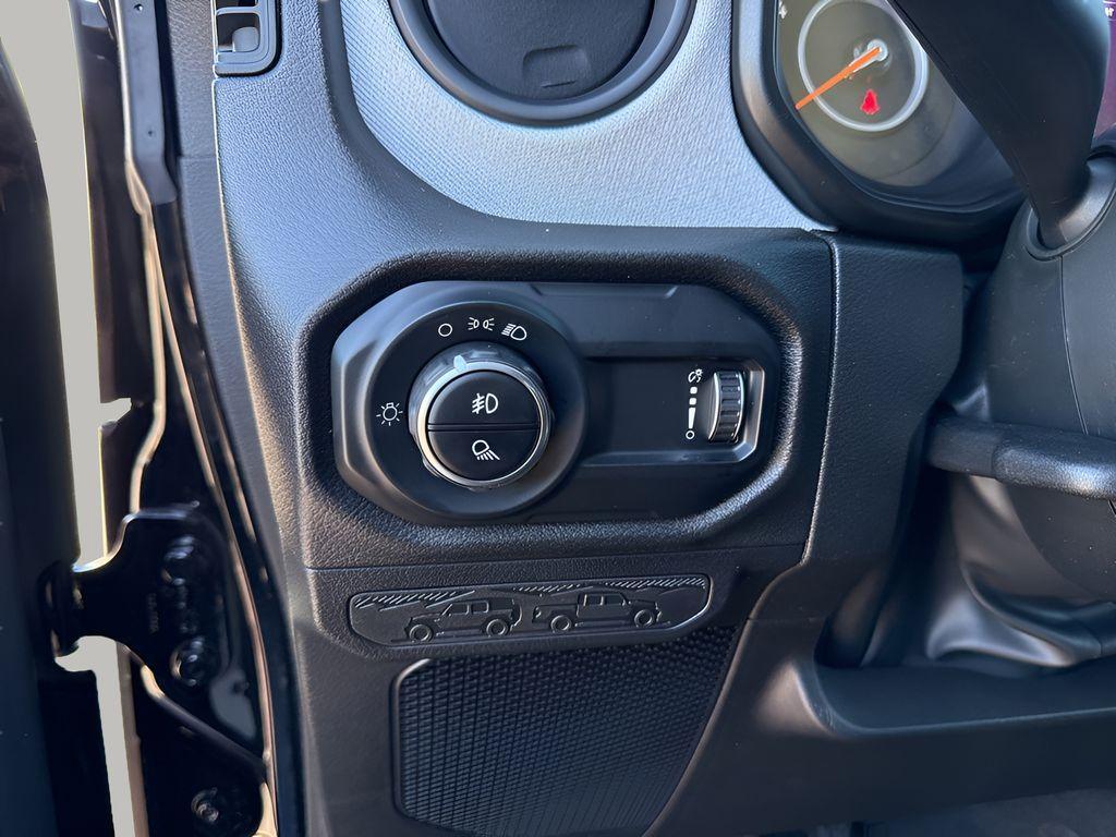 new 2025 Jeep Gladiator car, priced at $40,940