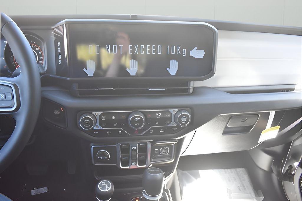 new 2025 Jeep Gladiator car, priced at $45,391