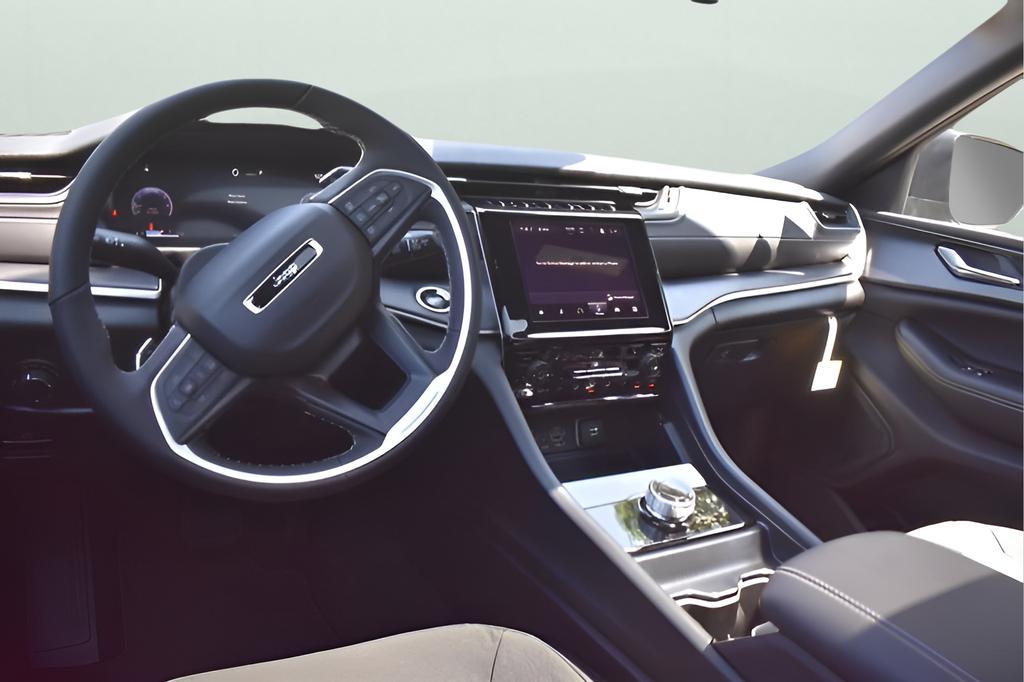 new 2025 Jeep Grand Cherokee L car, priced at $37,548