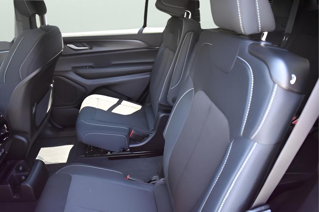 new 2025 Jeep Grand Cherokee L car, priced at $37,548