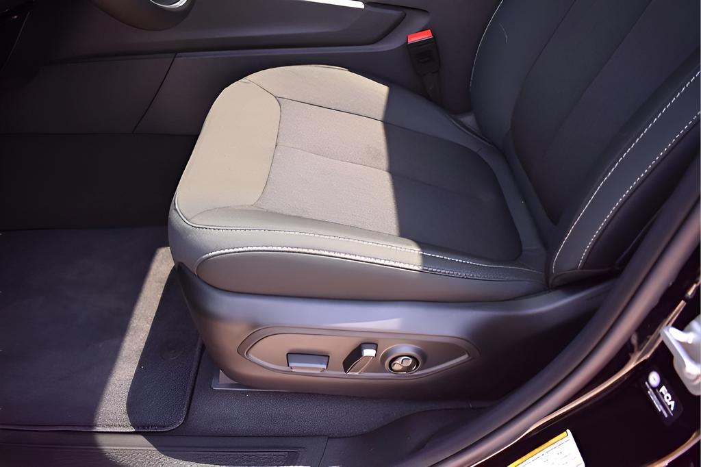 new 2025 Jeep Grand Cherokee L car, priced at $37,548