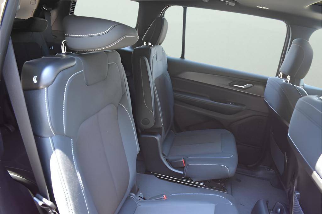 new 2025 Jeep Grand Cherokee L car, priced at $37,548