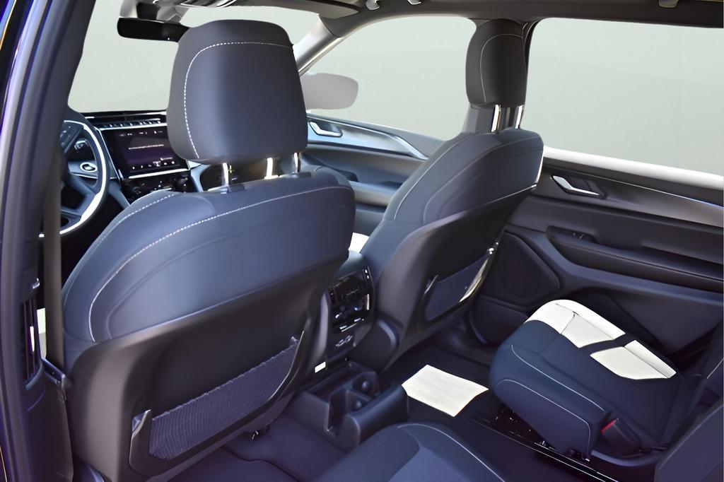 new 2025 Jeep Grand Cherokee L car, priced at $37,548