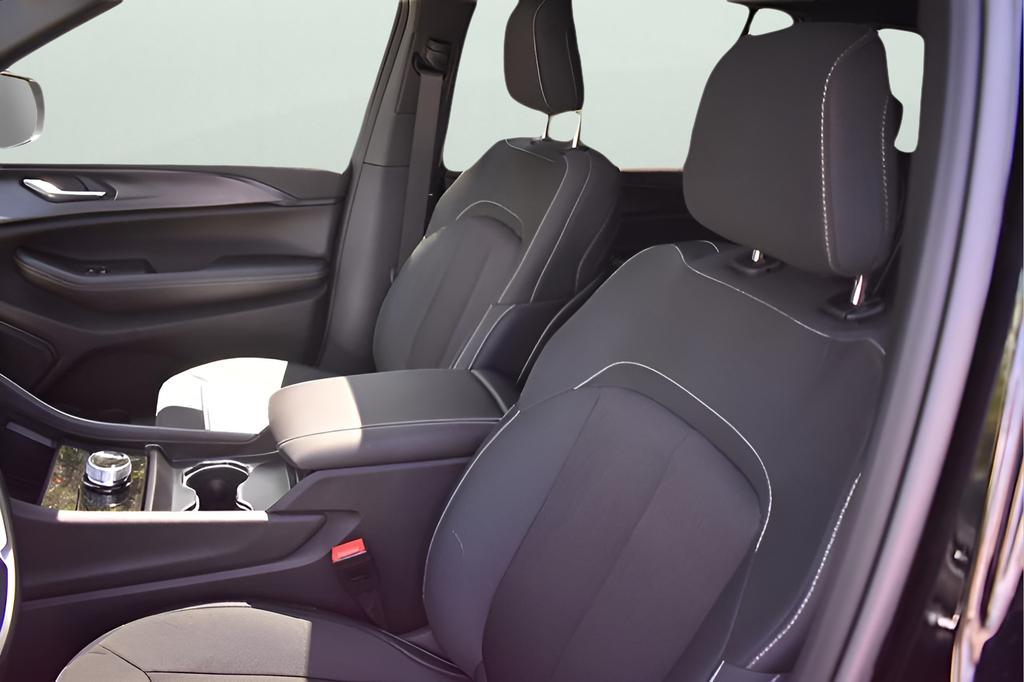 new 2025 Jeep Grand Cherokee L car, priced at $37,548