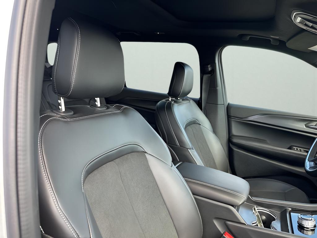 new 2025 Jeep Grand Cherokee L car, priced at $40,701