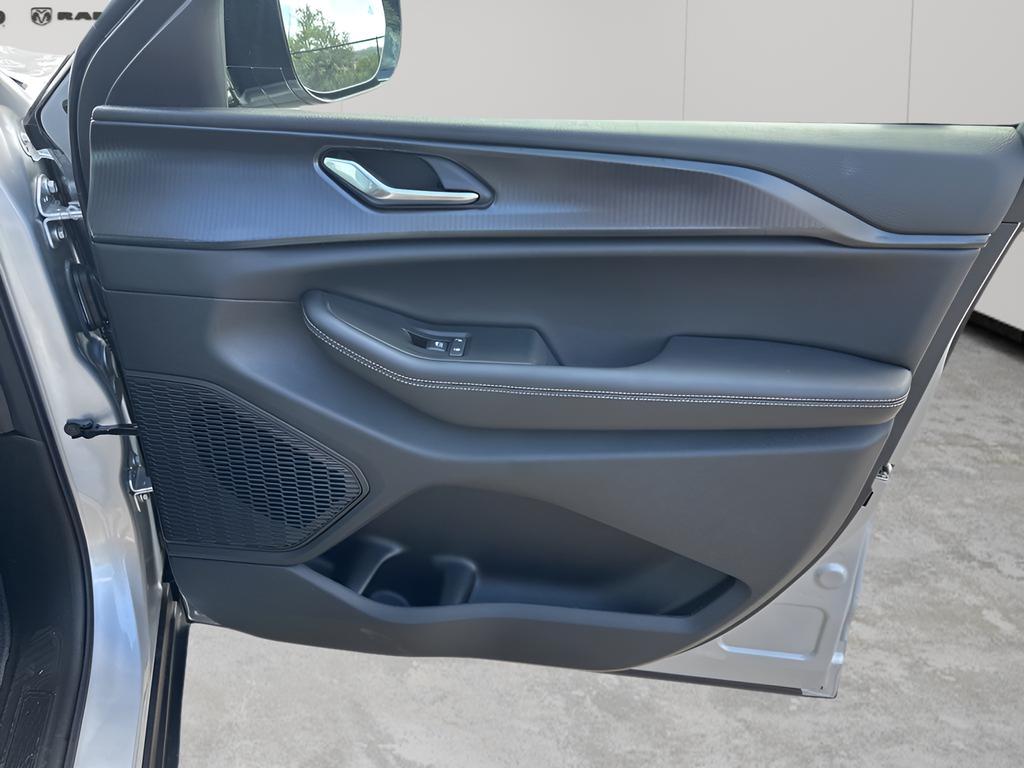 new 2025 Jeep Grand Cherokee L car, priced at $40,701