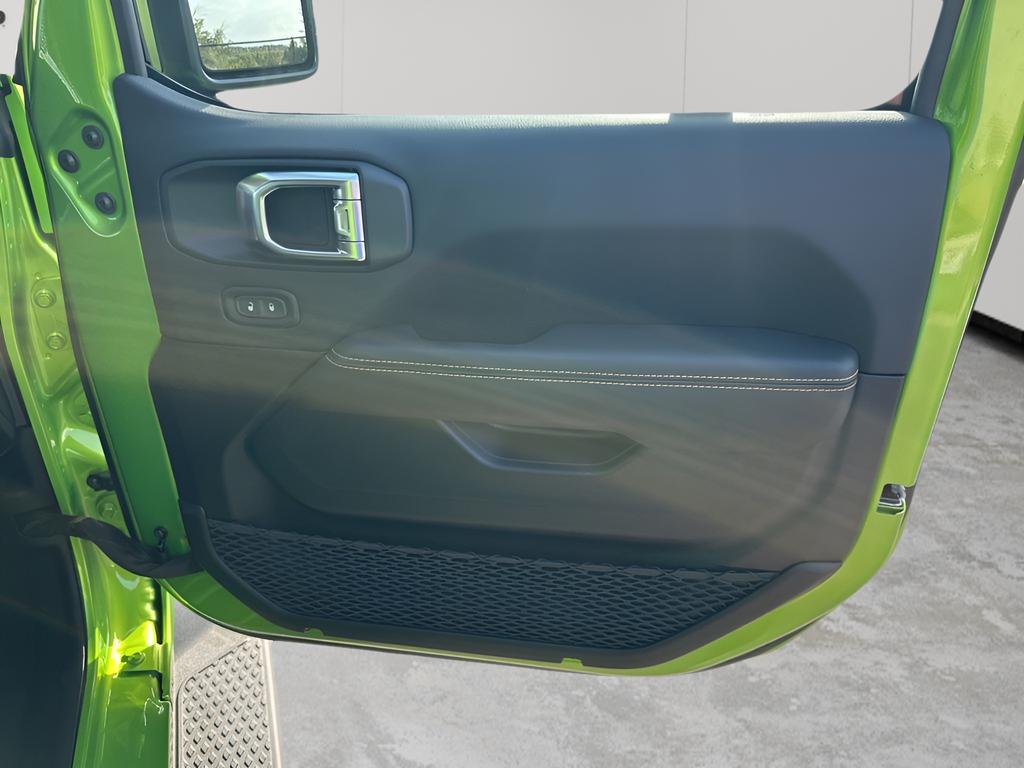 new 2025 Jeep Gladiator car, priced at $44,205