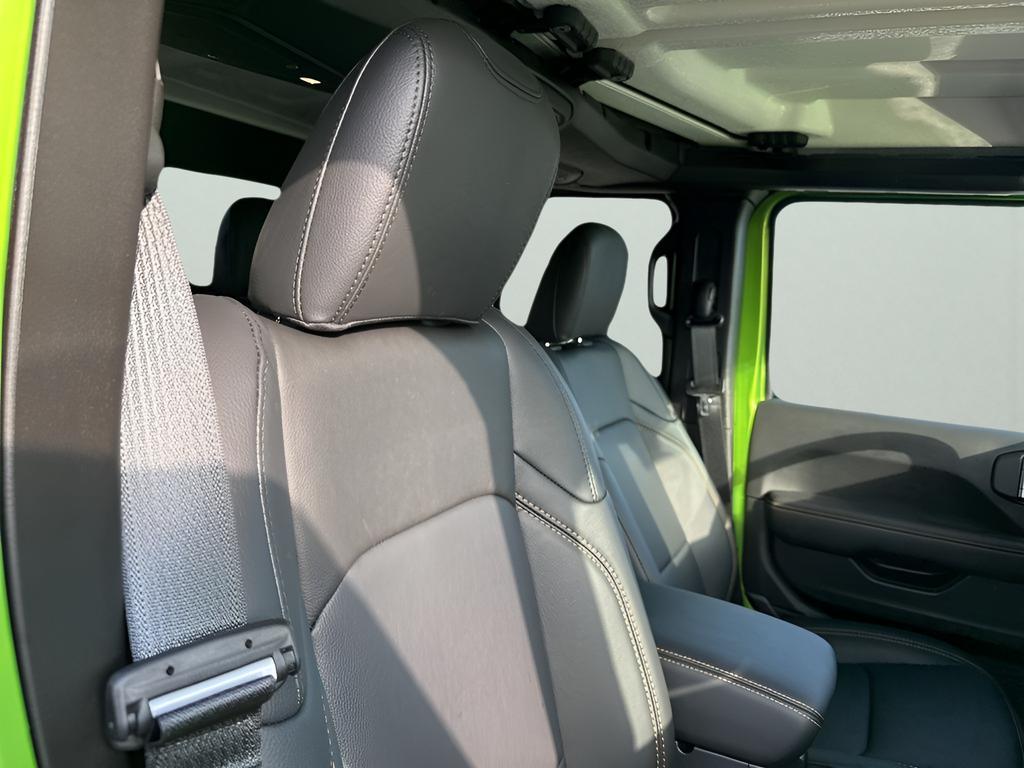 new 2025 Jeep Gladiator car, priced at $44,205