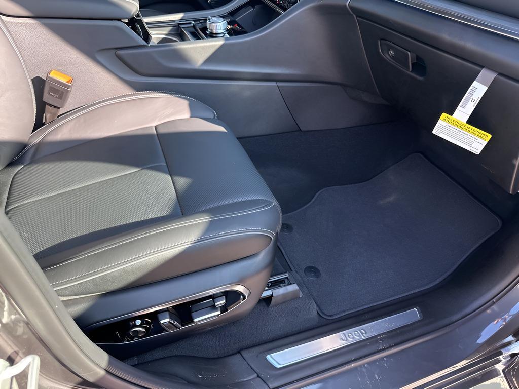 new 2025 Jeep Grand Cherokee L car, priced at $59,620