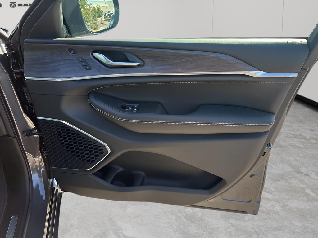 new 2025 Jeep Grand Cherokee L car, priced at $59,620