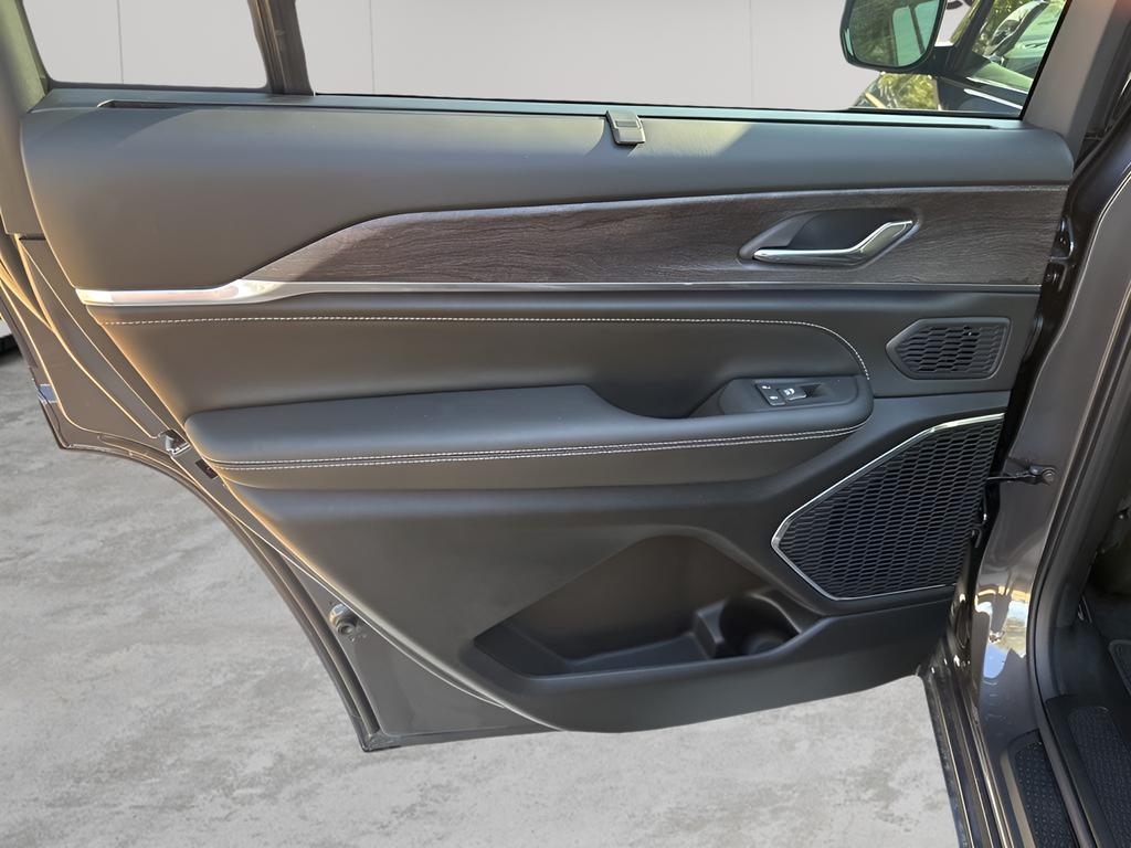 new 2025 Jeep Grand Cherokee L car, priced at $59,620