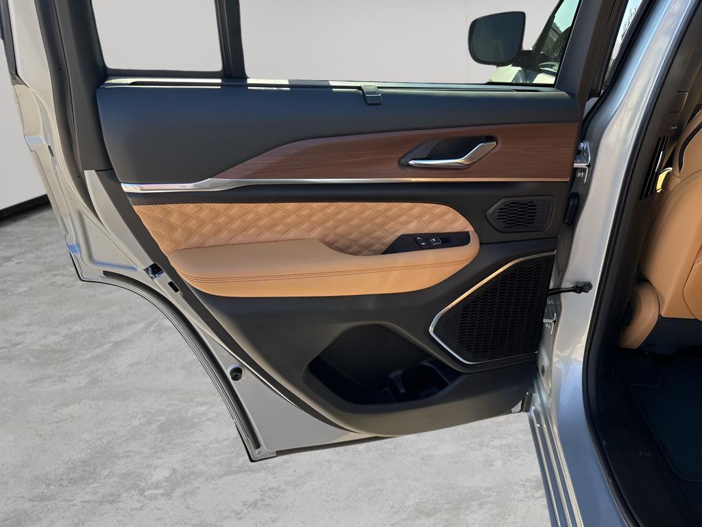 new 2025 Jeep Grand Cherokee car, priced at $60,580