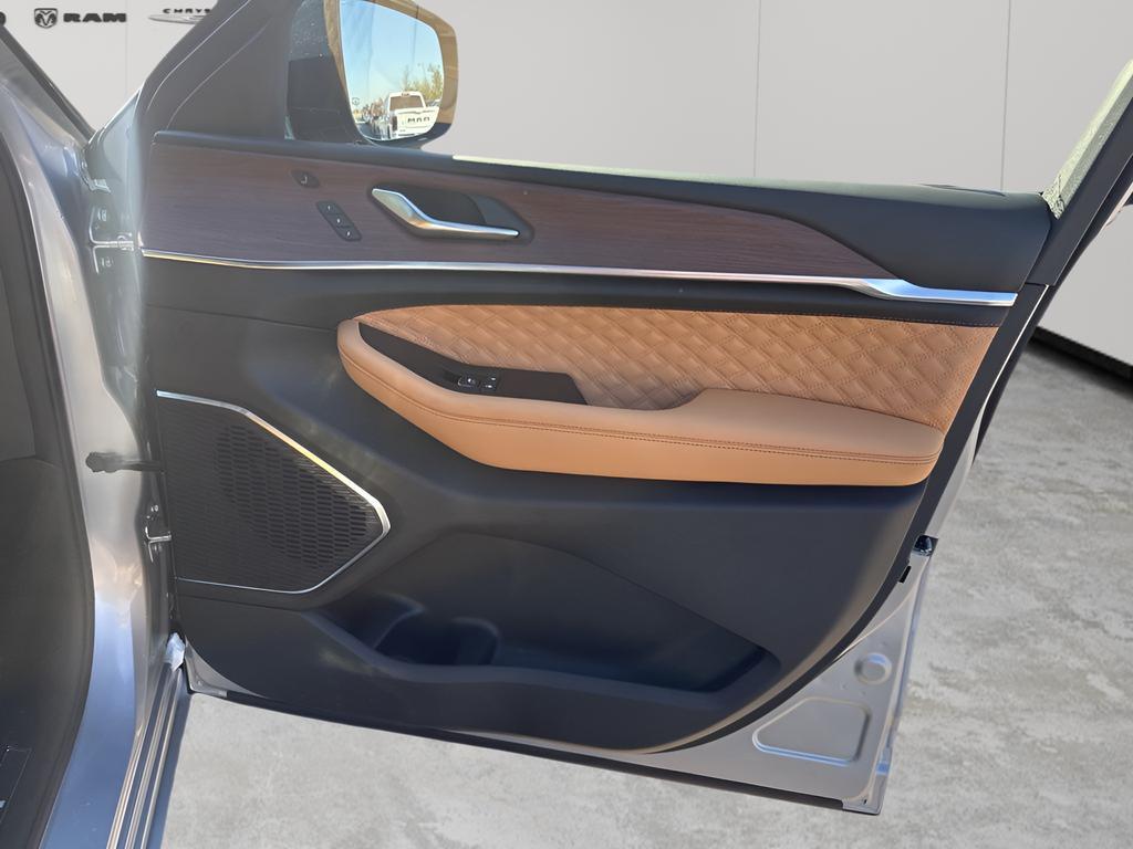 new 2025 Jeep Grand Cherokee car, priced at $60,580