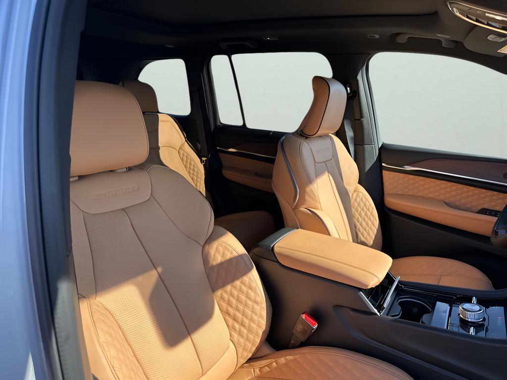 new 2025 Jeep Grand Cherokee car, priced at $60,580