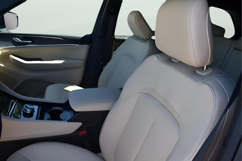 new 2025 Jeep Grand Cherokee car
