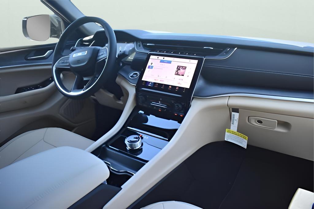 new 2025 Jeep Grand Cherokee car