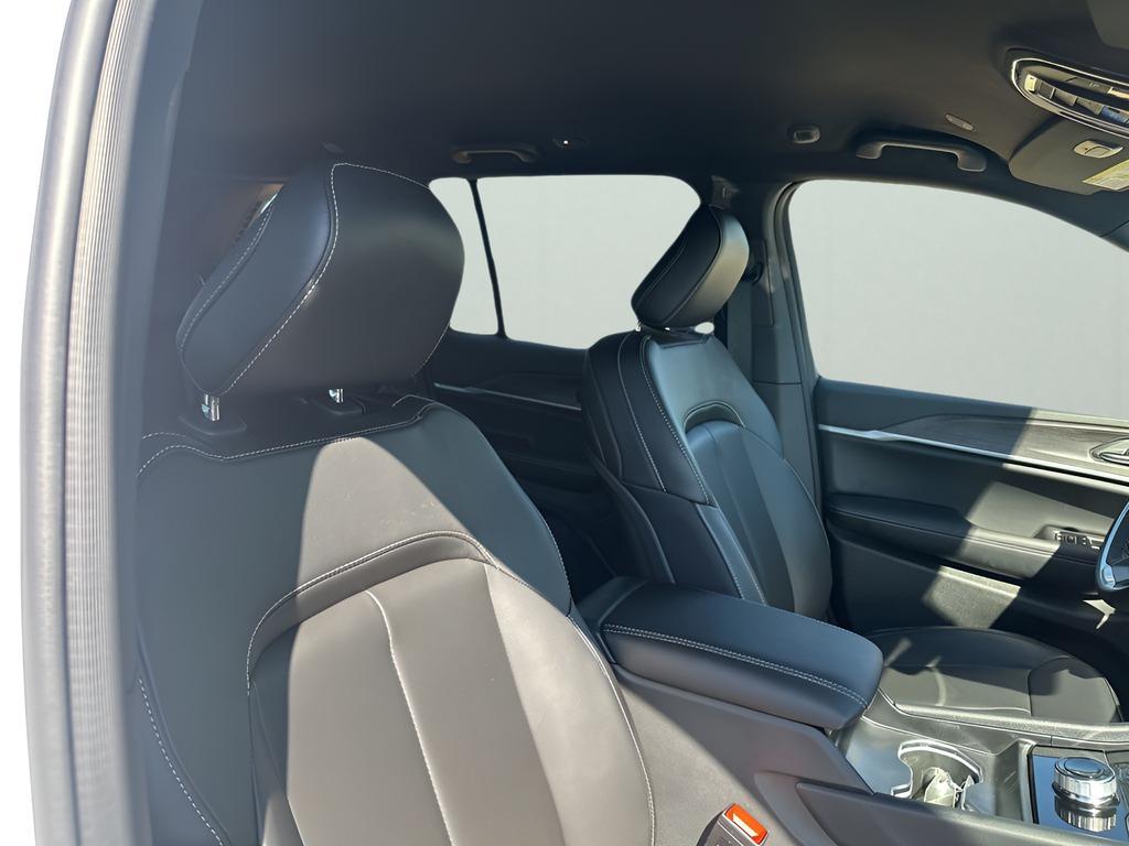 new 2025 Jeep Grand Cherokee car, priced at $38,614