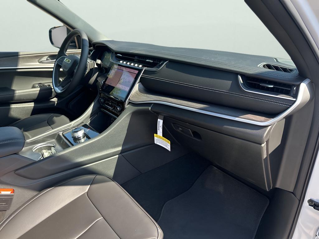 new 2025 Jeep Grand Cherokee car, priced at $38,614