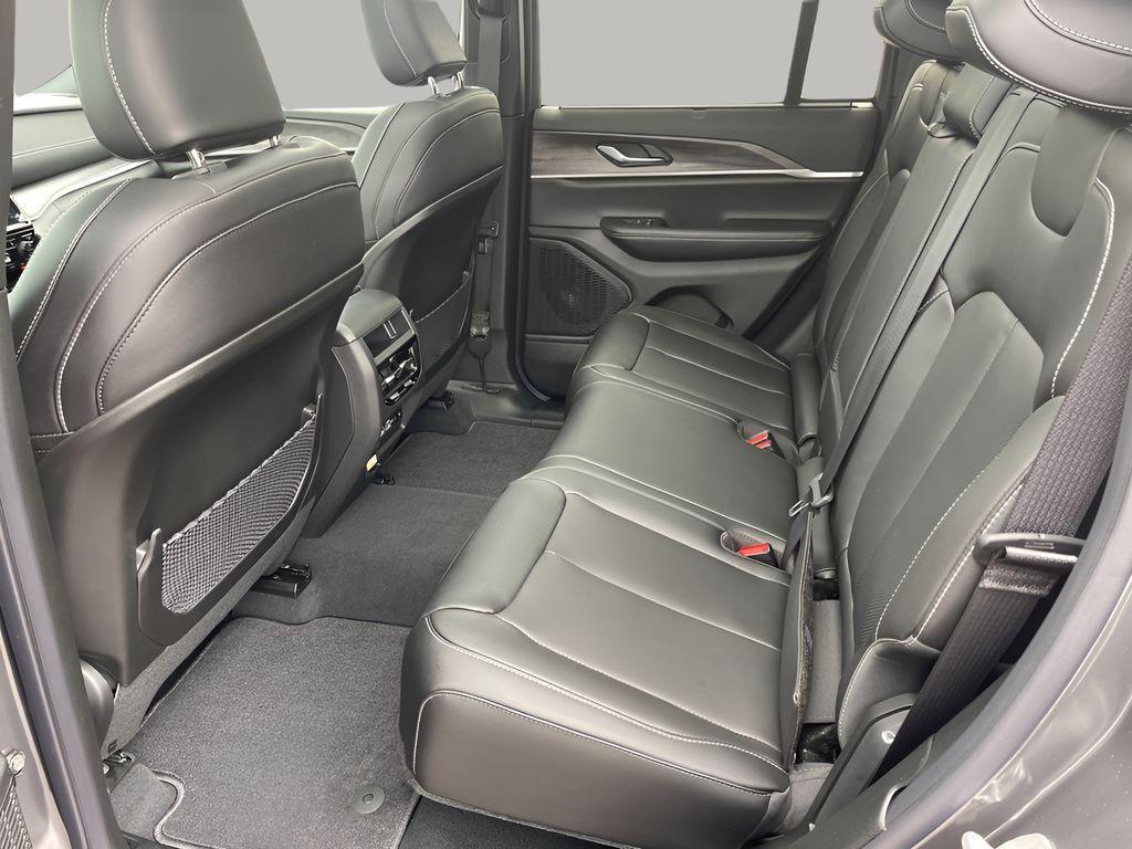 new 2025 Jeep Grand Cherokee car, priced at $44,121