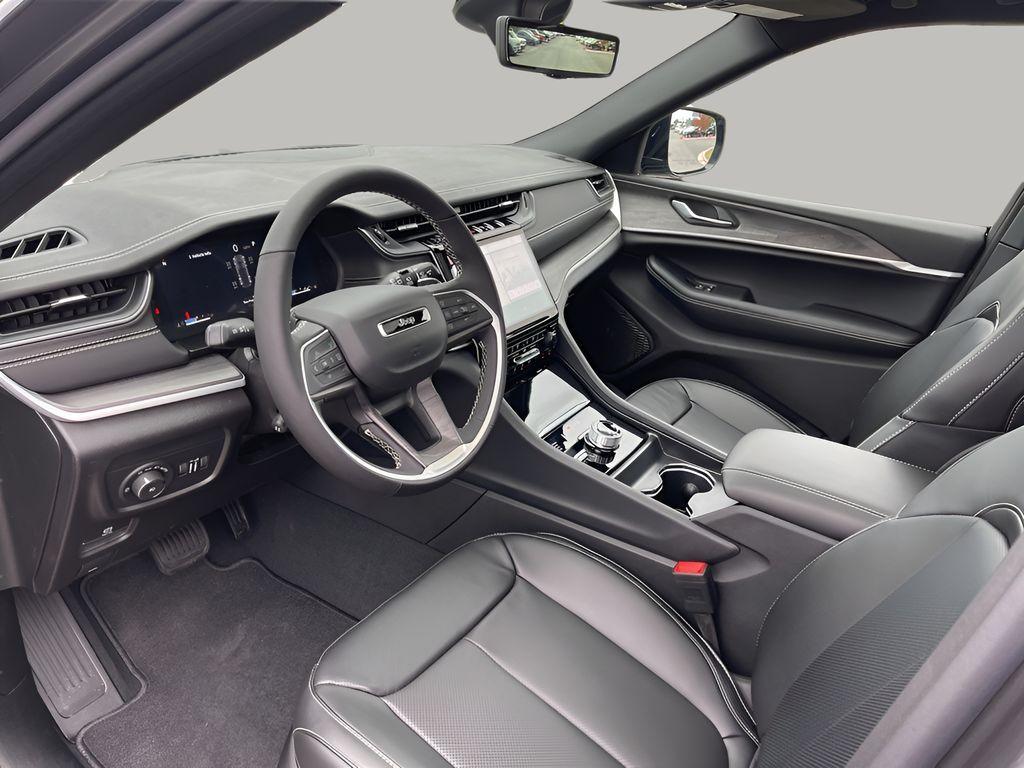new 2025 Jeep Grand Cherokee car, priced at $44,121