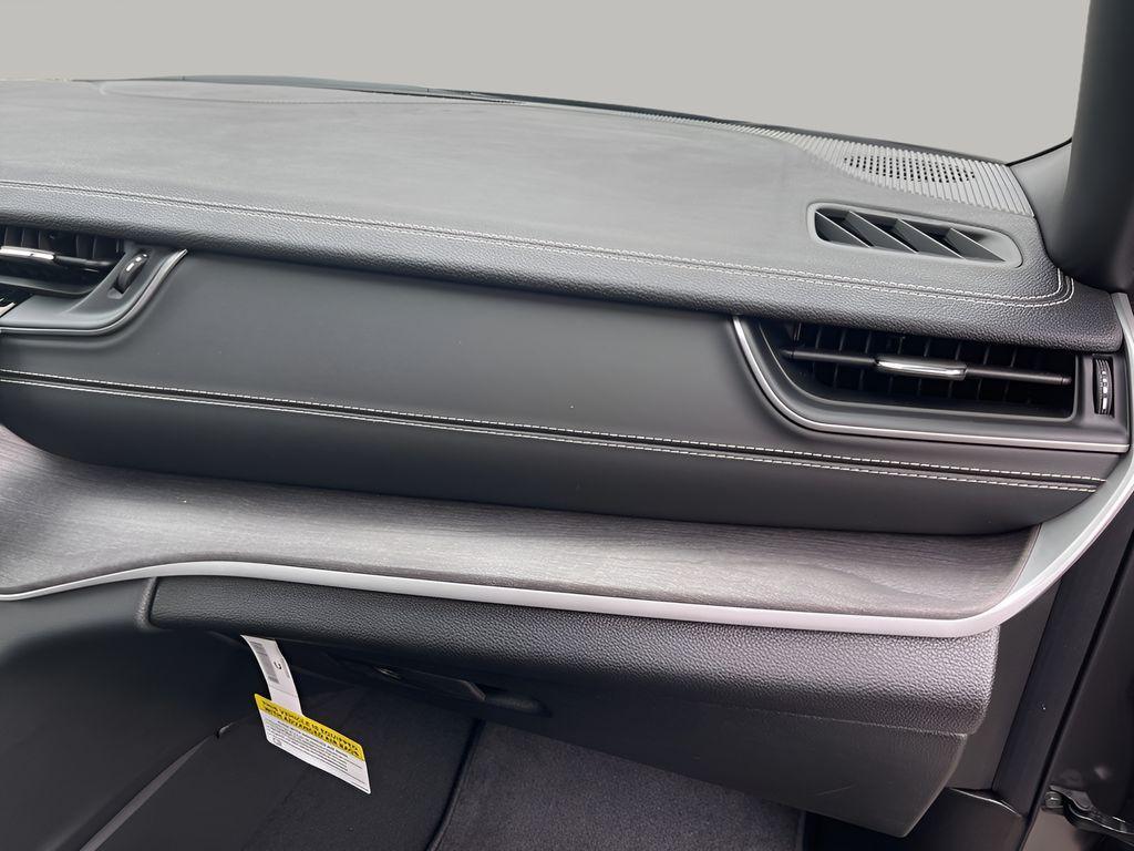 new 2025 Jeep Grand Cherokee car, priced at $44,121