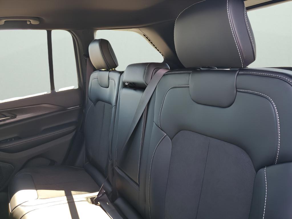 new 2025 Jeep Grand Cherokee car, priced at $40,935