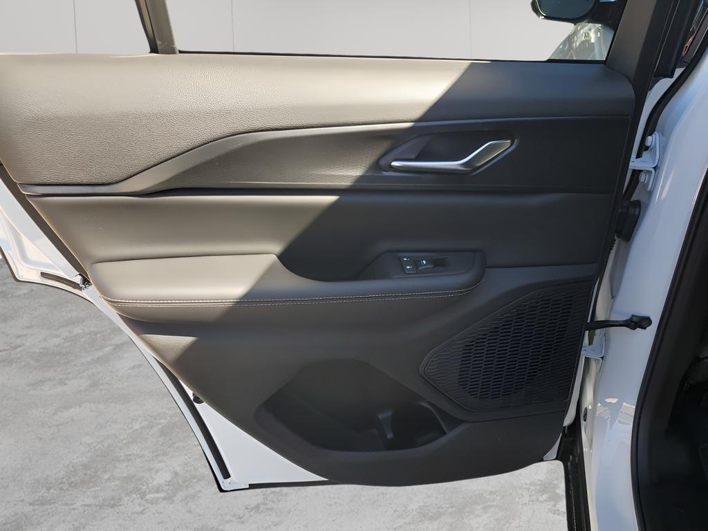 new 2025 Jeep Grand Cherokee car, priced at $40,935