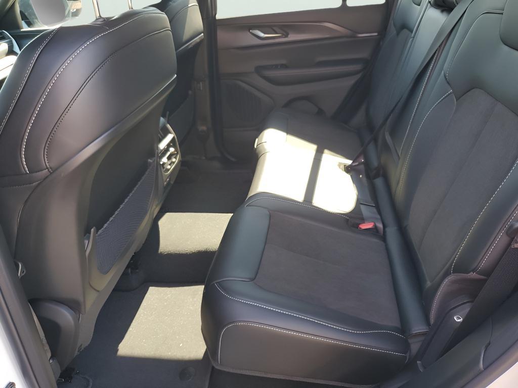 new 2025 Jeep Grand Cherokee car, priced at $40,935