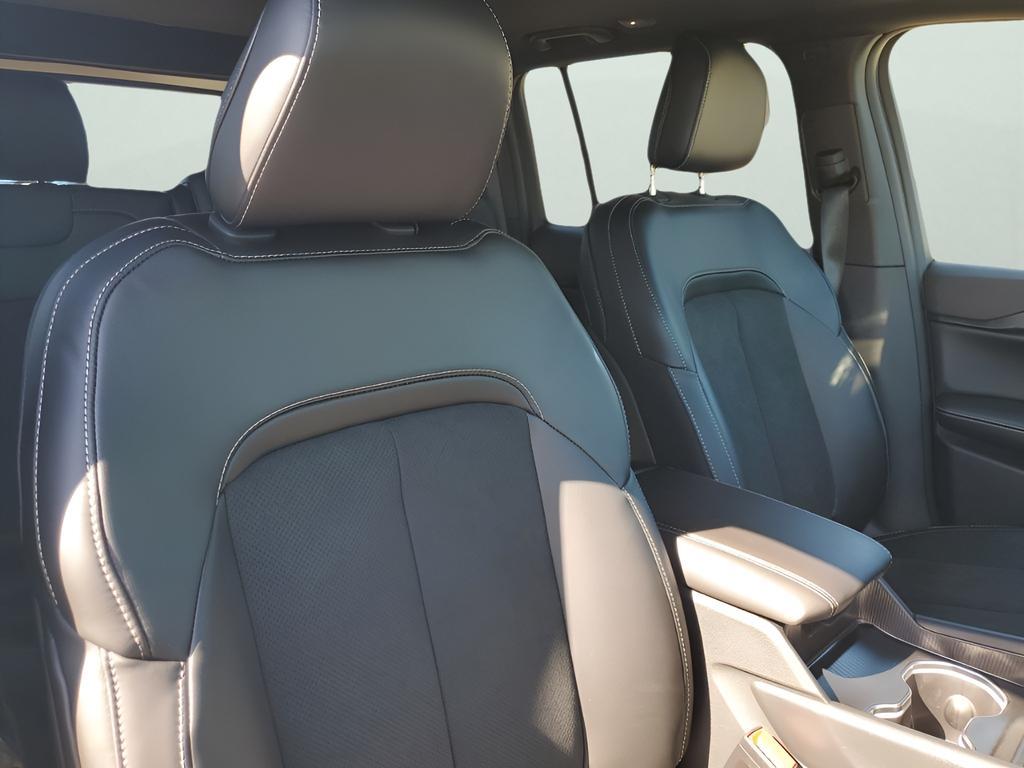 new 2025 Jeep Grand Cherokee car, priced at $40,935