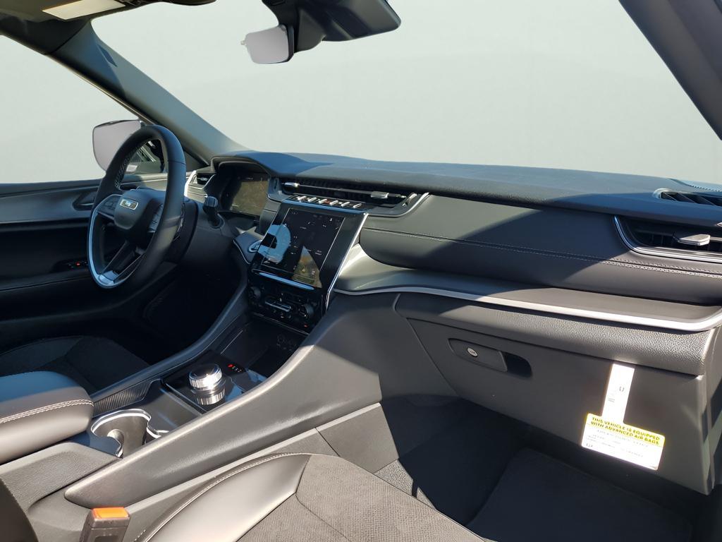 new 2025 Jeep Grand Cherokee car, priced at $40,935