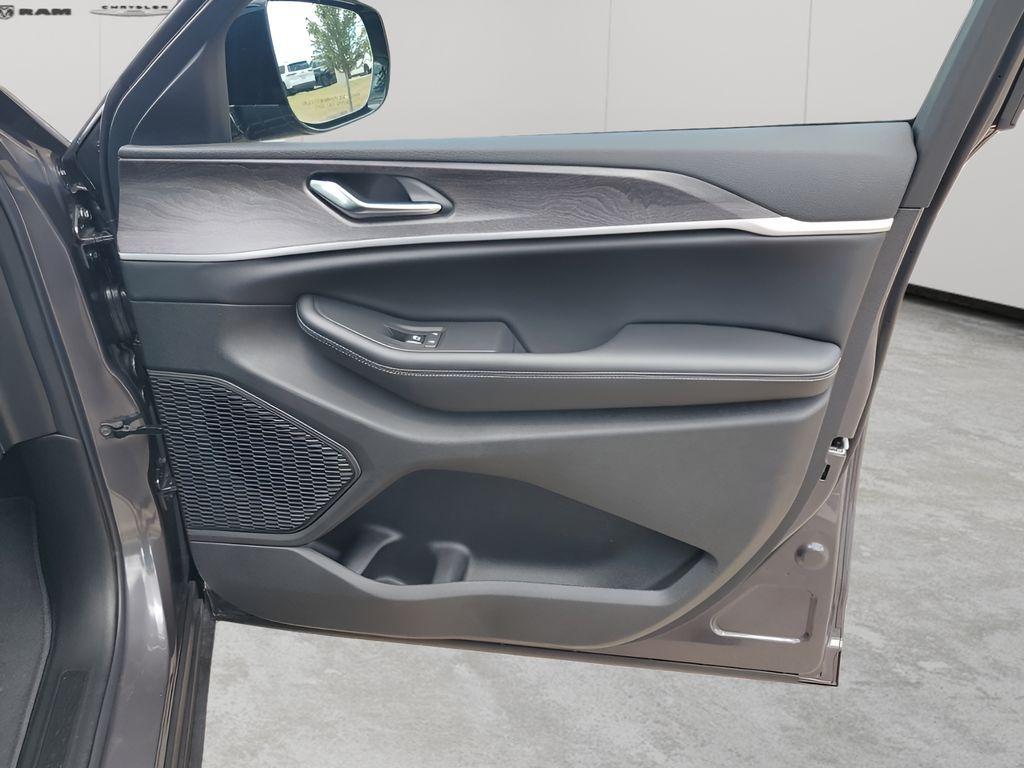new 2025 Jeep Grand Cherokee L car, priced at $51,584