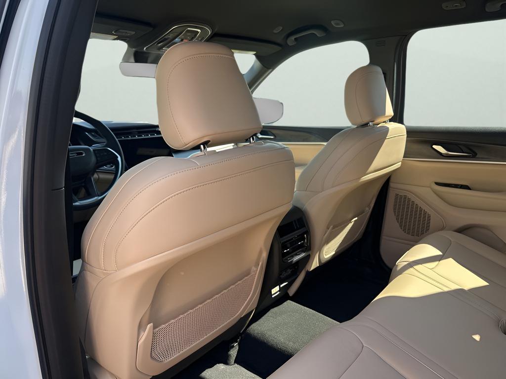 new 2025 Jeep Grand Cherokee car, priced at $39,614