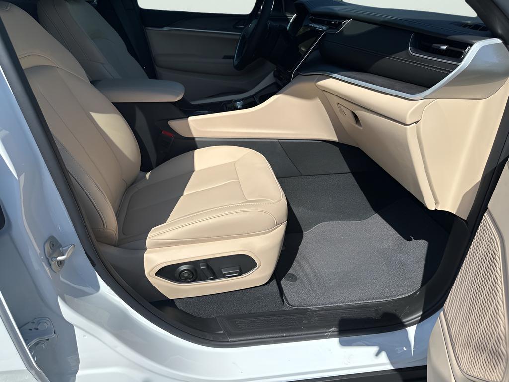 new 2025 Jeep Grand Cherokee car, priced at $39,614