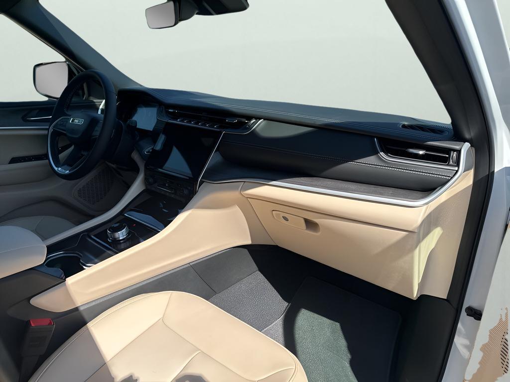 new 2025 Jeep Grand Cherokee car, priced at $39,614