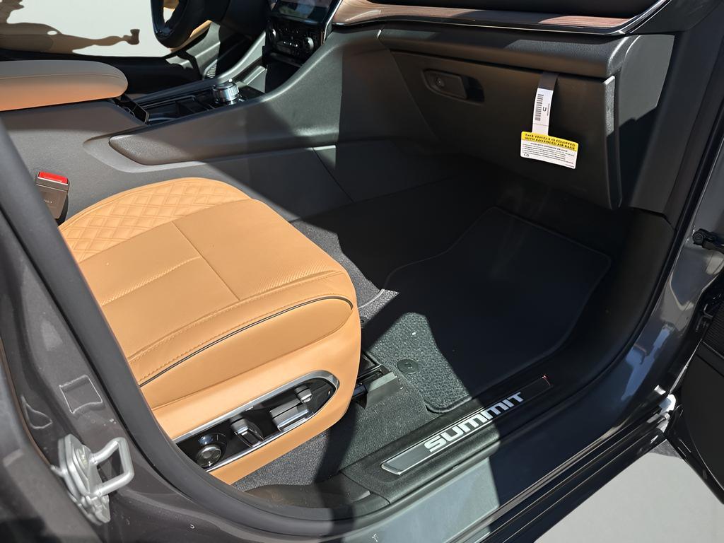 new 2025 Jeep Grand Cherokee car, priced at $60,580