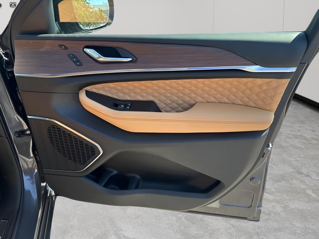 new 2025 Jeep Grand Cherokee car, priced at $60,580