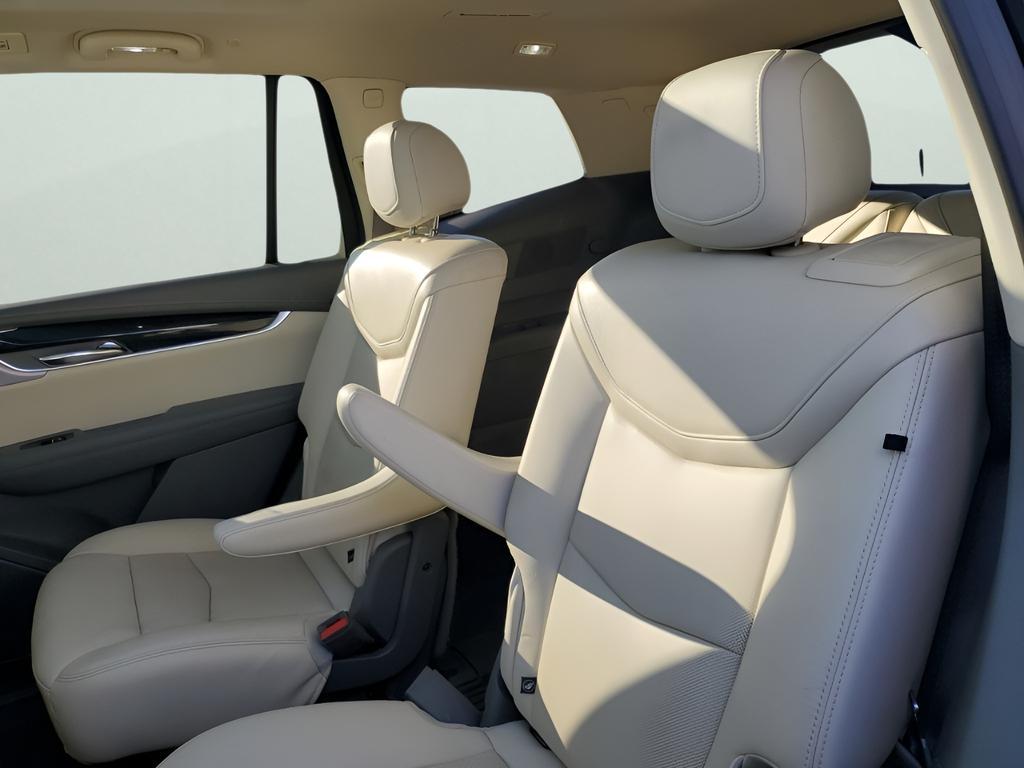 used 2020 Cadillac XT6 car, priced at $30,452