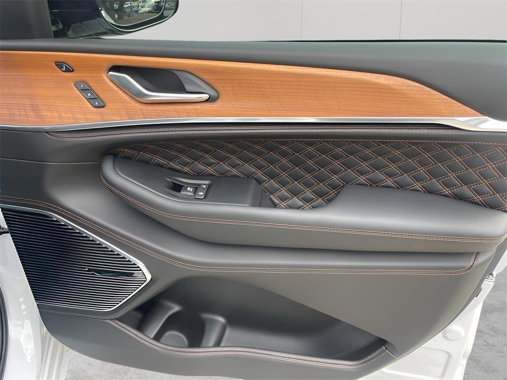 new 2025 Jeep Grand Cherokee car, priced at $65,265
