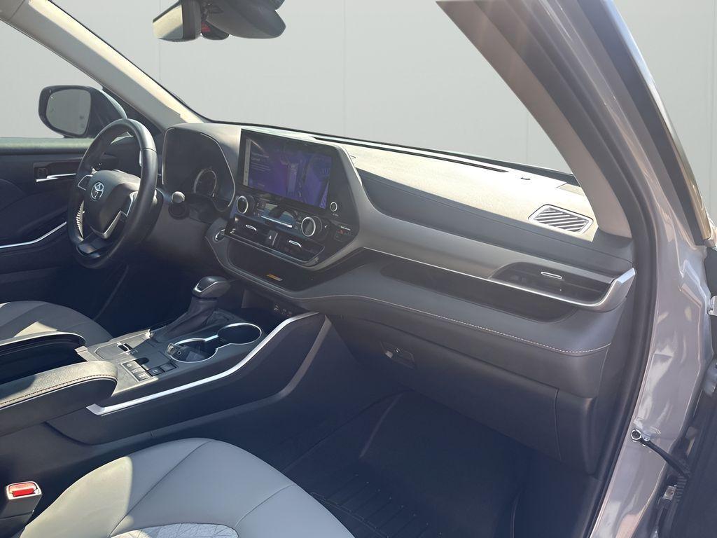 used 2023 Toyota Highlander Hybrid car, priced at $38,955