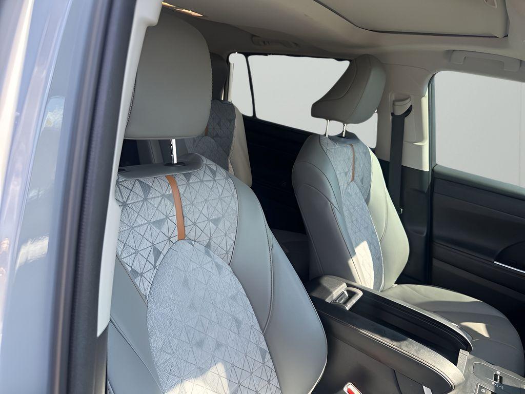 used 2023 Toyota Highlander Hybrid car, priced at $38,955