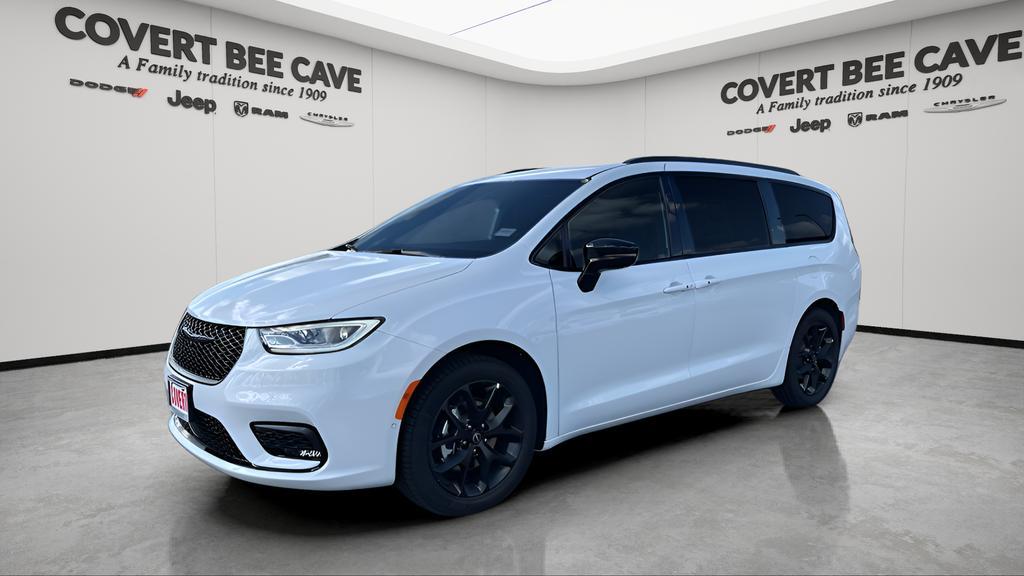 new 2026 Chrysler Pacifica car, priced at $42,085