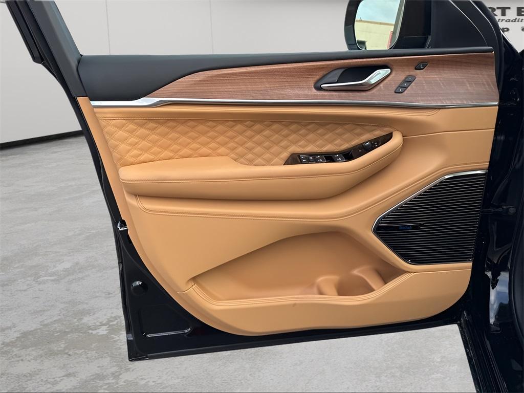 new 2025 Jeep Grand Cherokee car, priced at $65,860