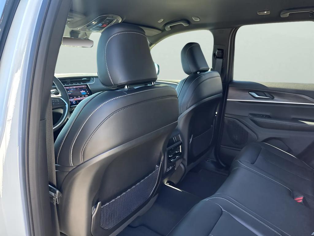 new 2025 Jeep Grand Cherokee car, priced at $41,574