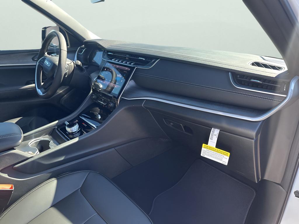 new 2025 Jeep Grand Cherokee car, priced at $41,574