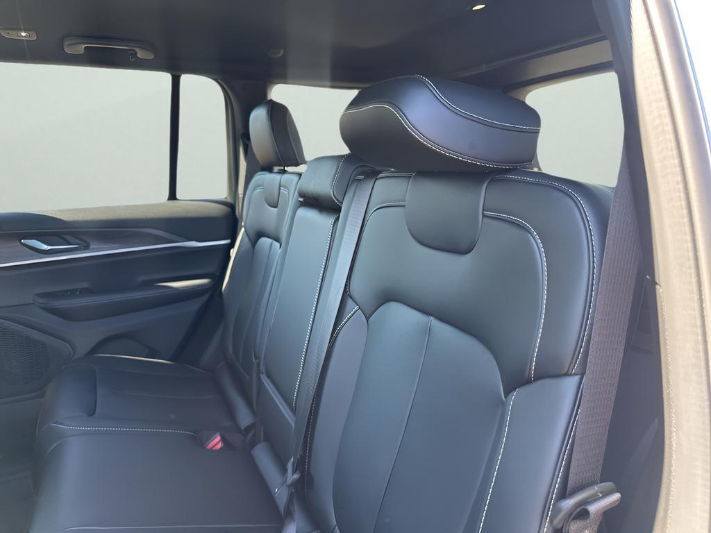 new 2025 Jeep Grand Cherokee car, priced at $41,574