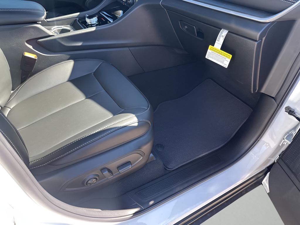 new 2025 Jeep Grand Cherokee car, priced at $41,574