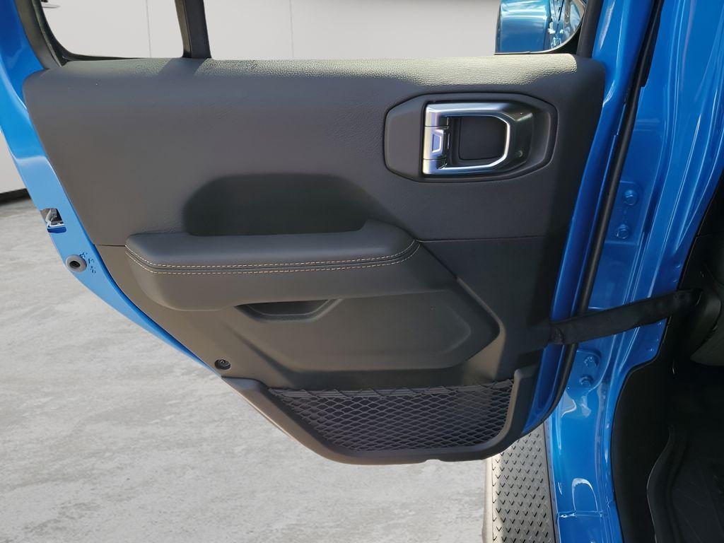 new 2025 Jeep Gladiator car, priced at $42,226